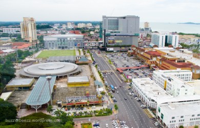 Dataran Pahlawan Megamall dari atas Menara Taming Sari